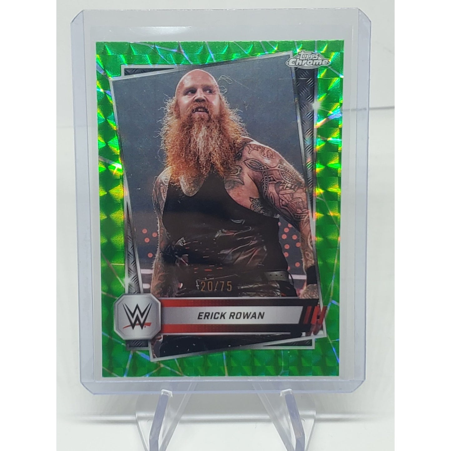2025 Topps Chrome WWE Erick Rowan #49 Neon Green Geometric Refractor 20/75