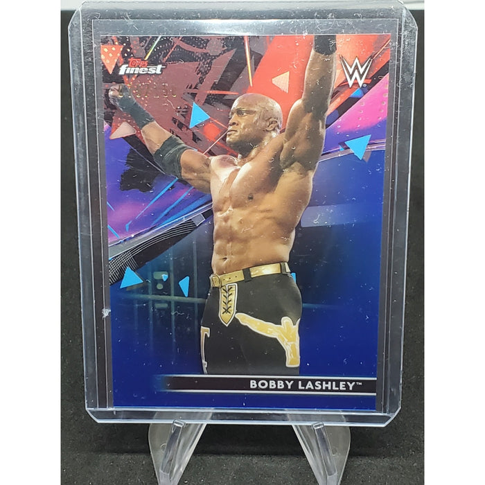 2021 Topps Finest WWE Bobby Lashley Blue Refractor /150 Wrestling Card