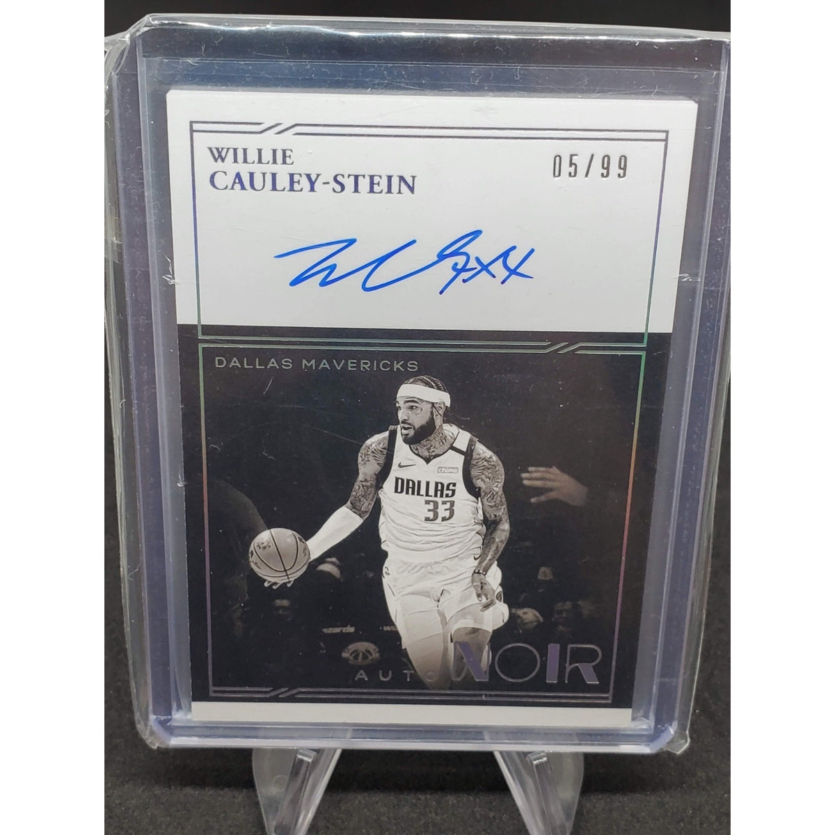 2020-21 Panini Noir - Auto Noir Willie Cauley-Stein #AB-WCS Black and White /99