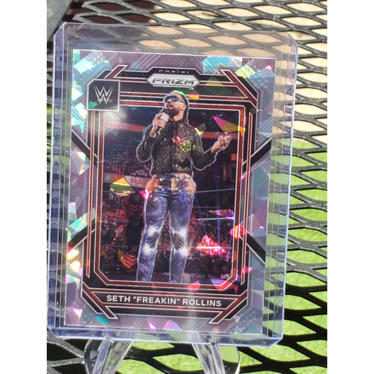 2023 Panini Prizm WWE Seth "Freakin" Rollins Cracked Ice Parallel #137