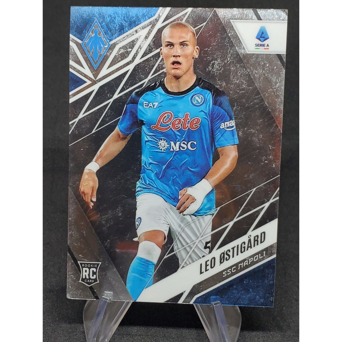 2022-23 Panini Chronicles - Base Serie a Phoenix Leo Ostigard #247 (RC)