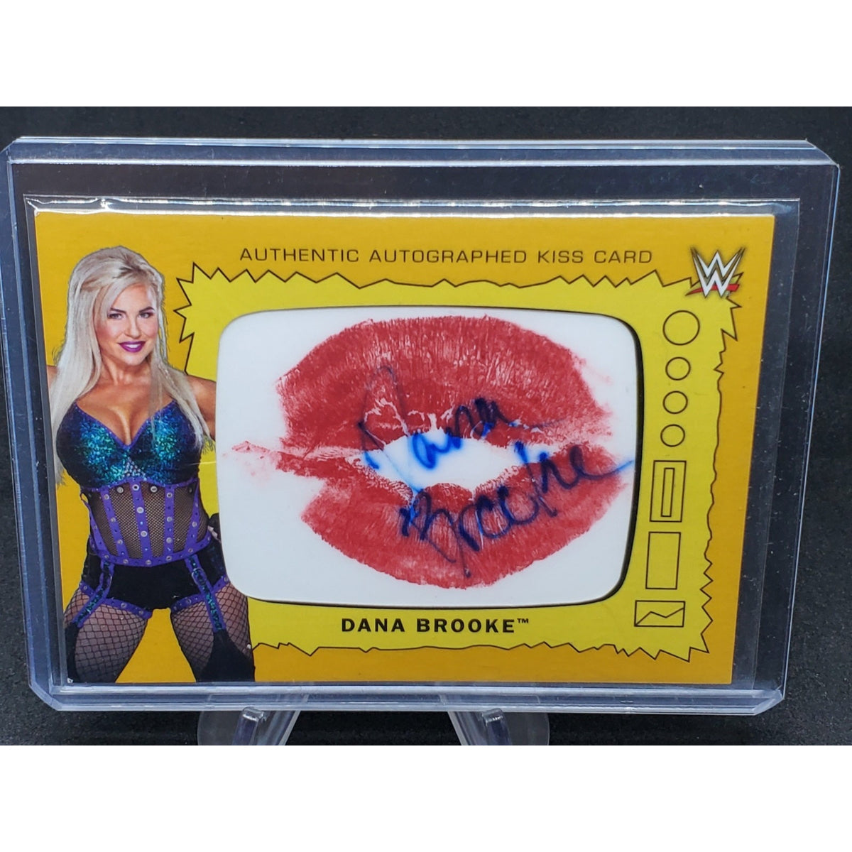 2017 Dana Brooke Kiss Card WWE Topps Heritage Gold /10
