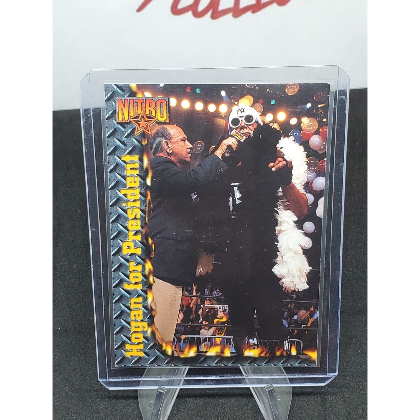 1999 Topps WCW/nWo Nitro - Hulk Hogan #67