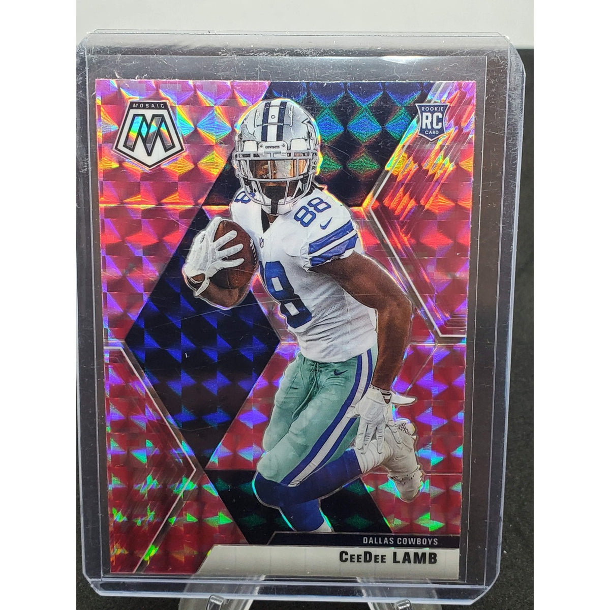 2020 Panini Mosaic - Rookies CeeDee Lamb #207 Camo Pink Mosaic Prizm (RC)