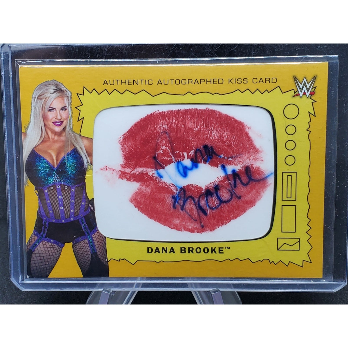 2017 Dana Brooke Kiss Card WWE Topps Heritage Gold /10